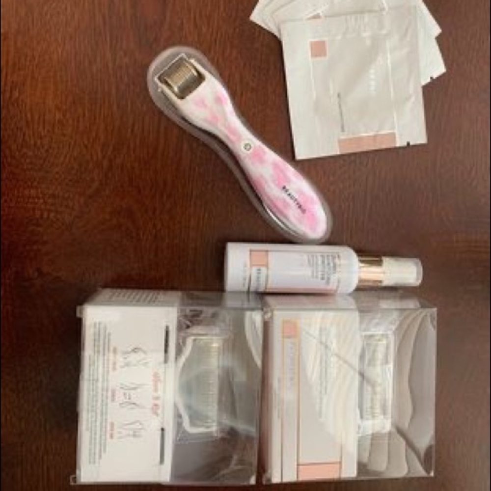 BeautyBio GloPro Microneedling Tool